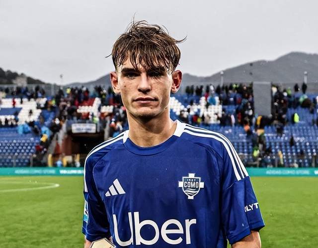 两名中场枢 两名中场枢